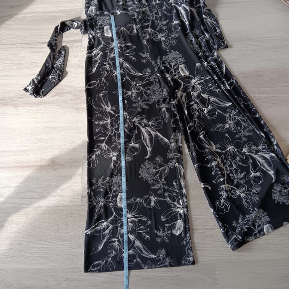 NEW White House Black Market Jacquelyn Floral Black Jumpsuit Crop Chain Detail 8 - Picture 10 of 16